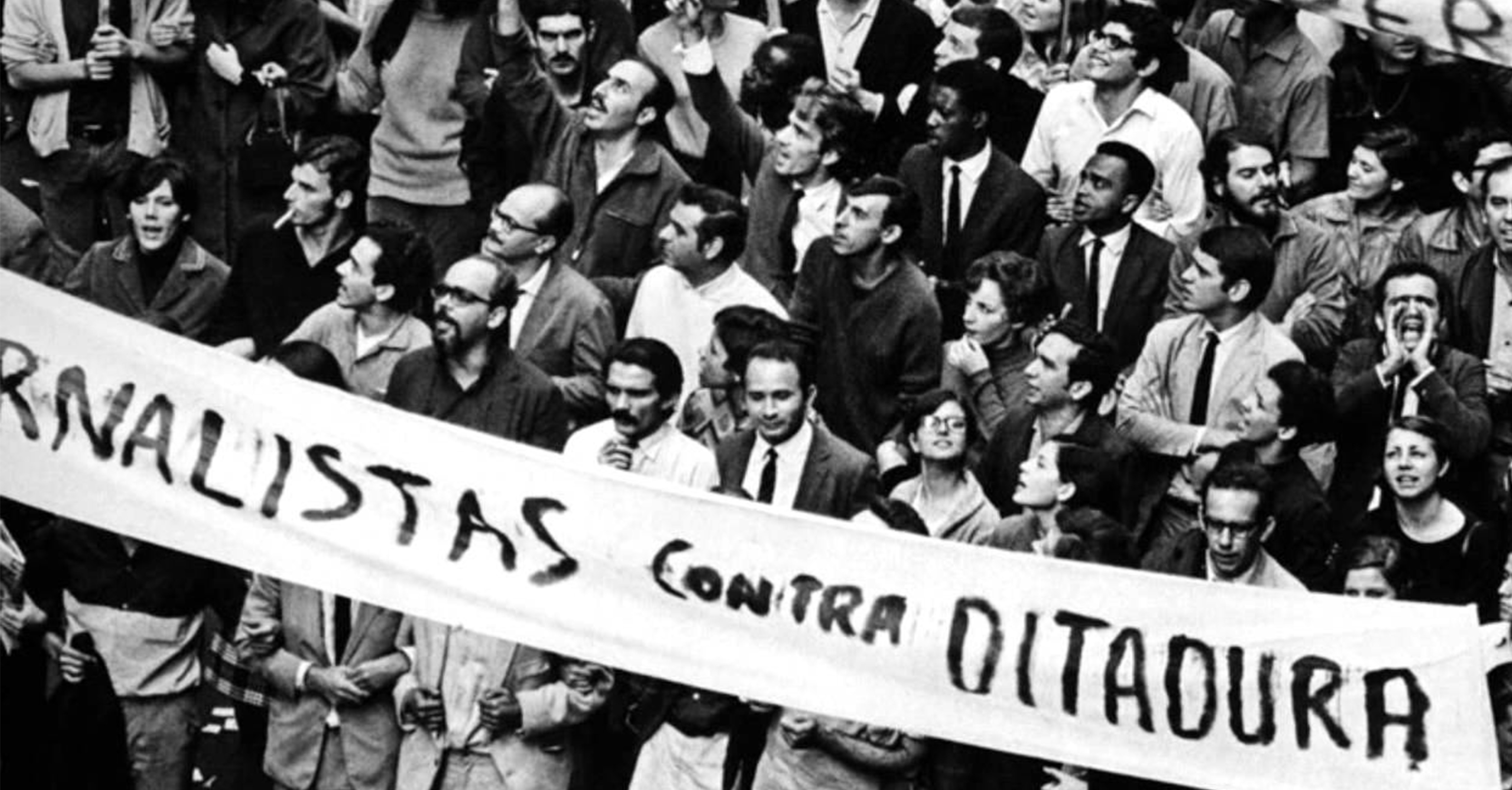 pessoas em manifestação no ano de 1968