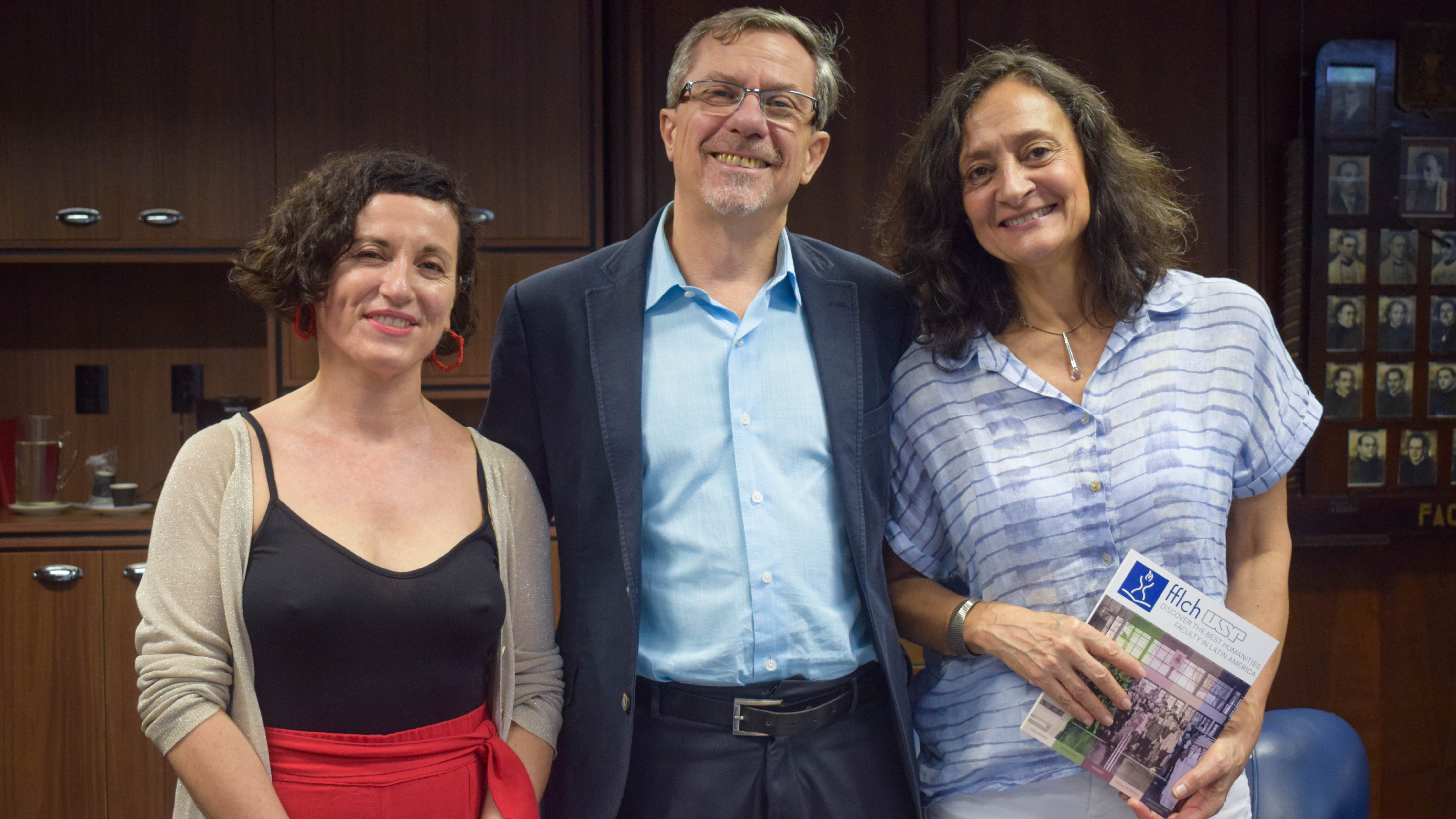 Adrián, Alejandra e Laura posados