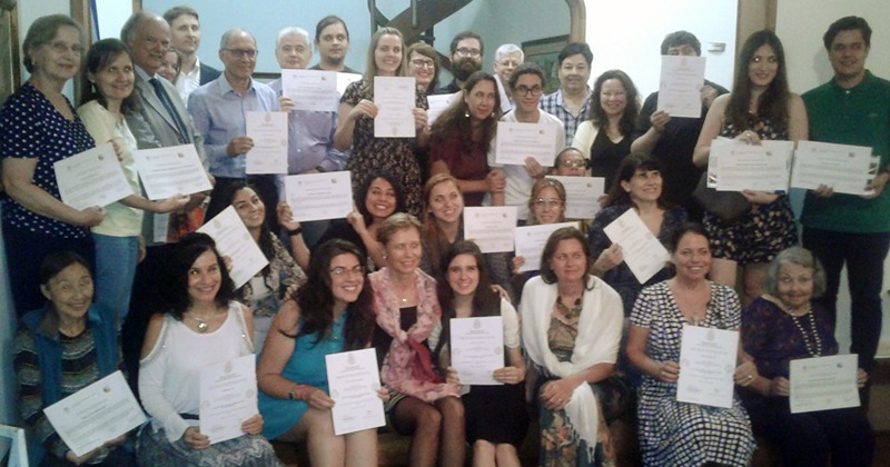 A entrega dos diplomas ocorreu na sede do Consulado Geral da República Tcheca, em São Paulo.